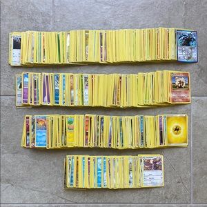 Pokémon Trading Cards: lot of over 950 cards in excellent condition
